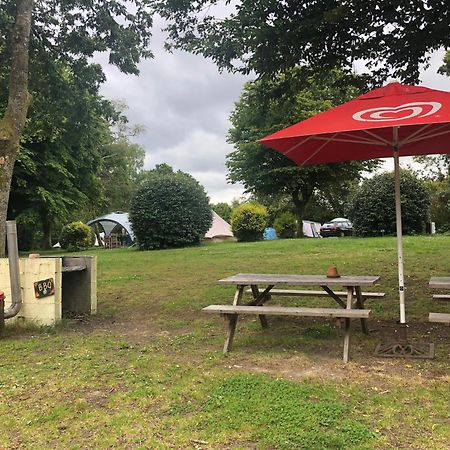 Camping Au Lac Du Drennec Glamping Tent Commana エクステリア 写真