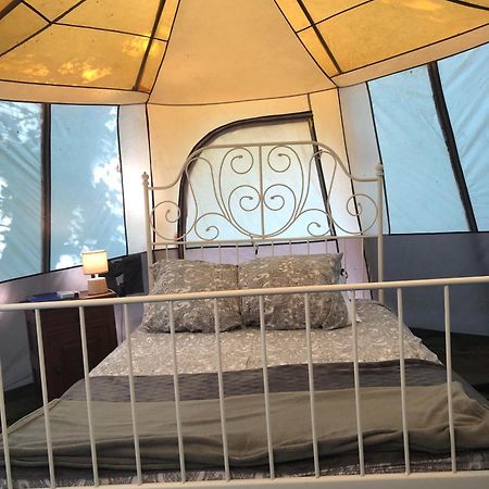 Camping Au Lac Du Drennec Glamping Tent Commana エクステリア 写真
