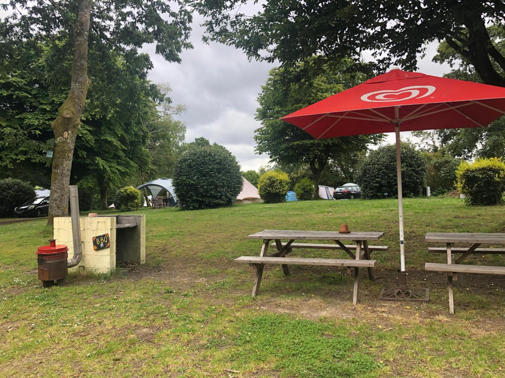 Camping Au Lac Du Drennec Glamping Tent Commana エクステリア 写真