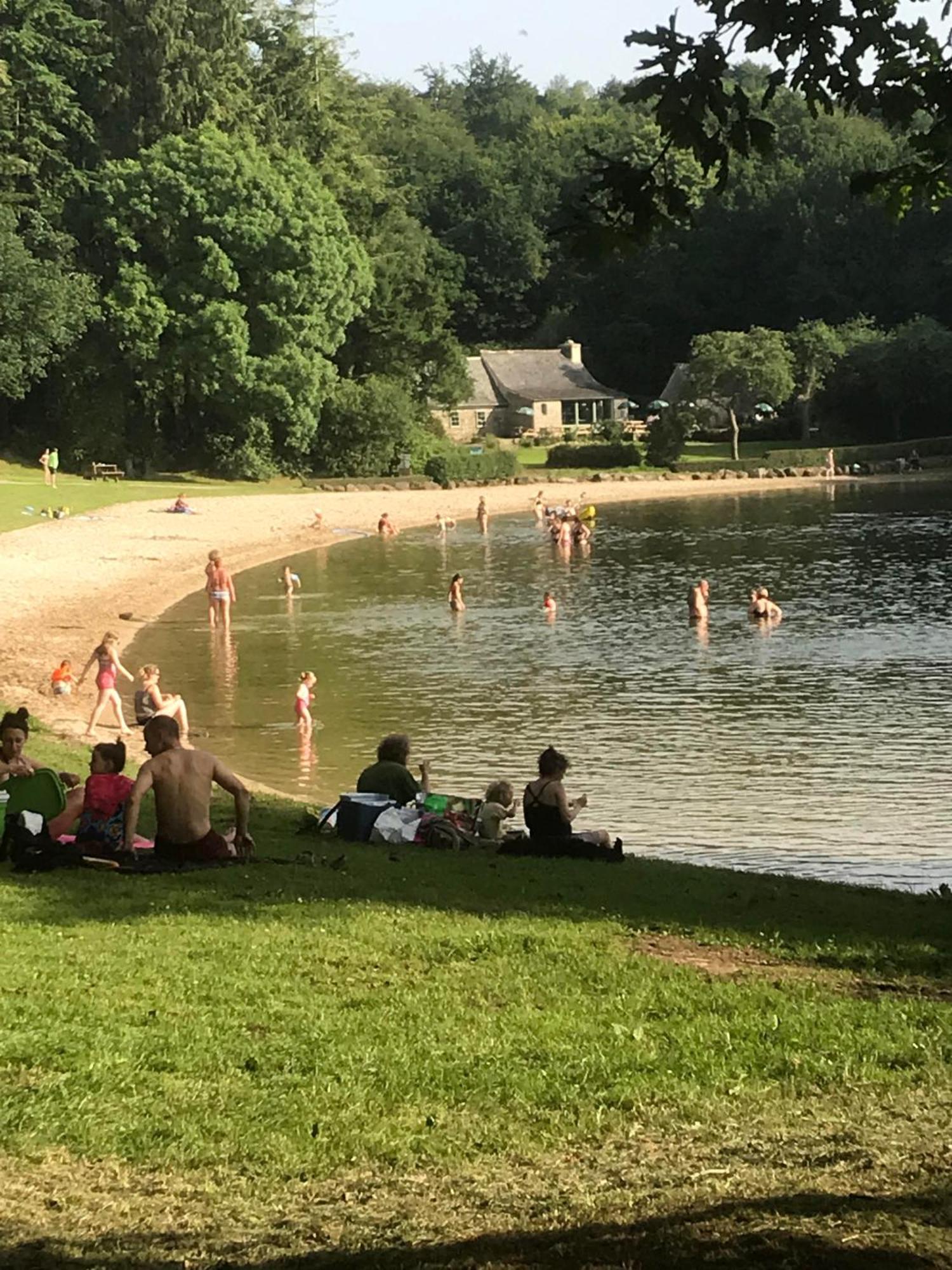 Camping Au Lac Du Drennec Glamping Tent Commana エクステリア 写真
