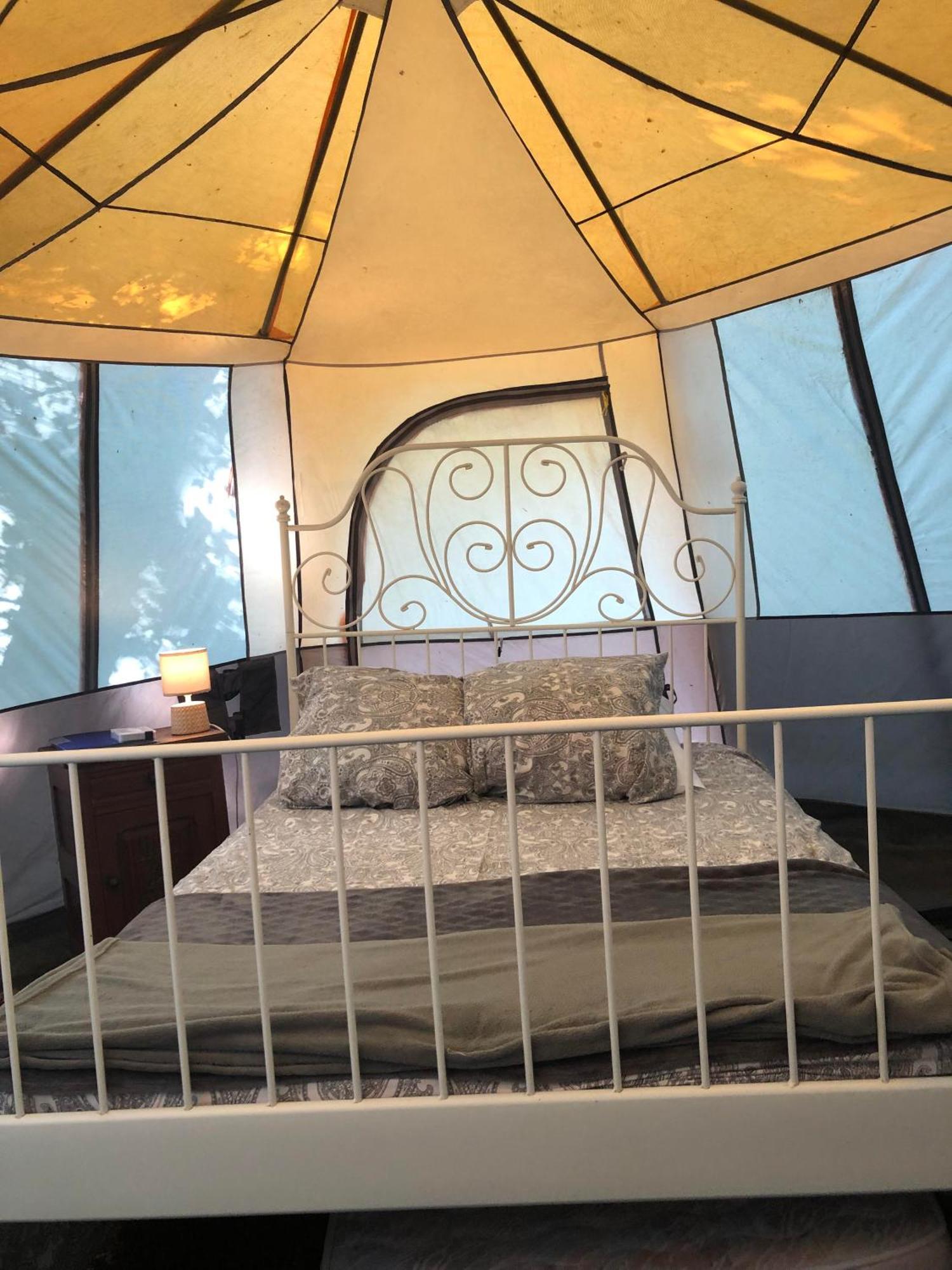 Camping Au Lac Du Drennec Glamping Tent Commana エクステリア 写真