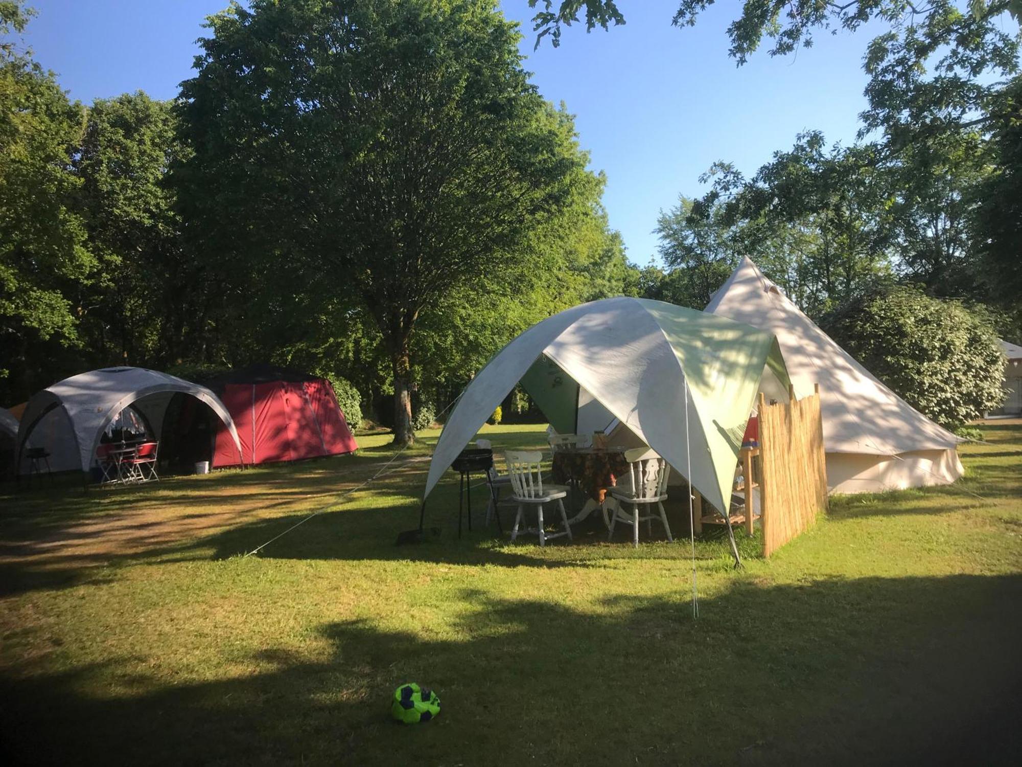 Camping Au Lac Du Drennec Glamping Tent Commana エクステリア 写真