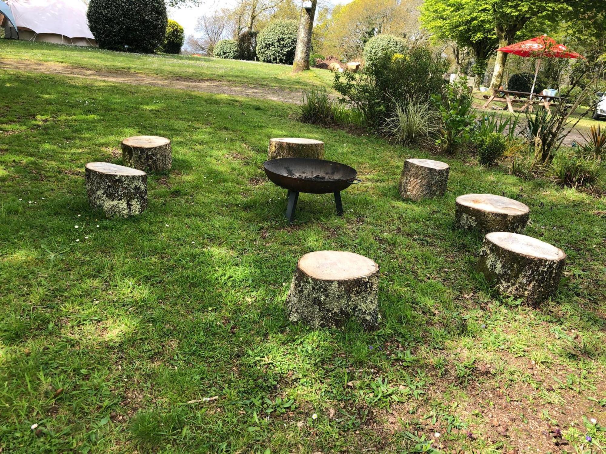 Camping Au Lac Du Drennec Glamping Tent Commana エクステリア 写真